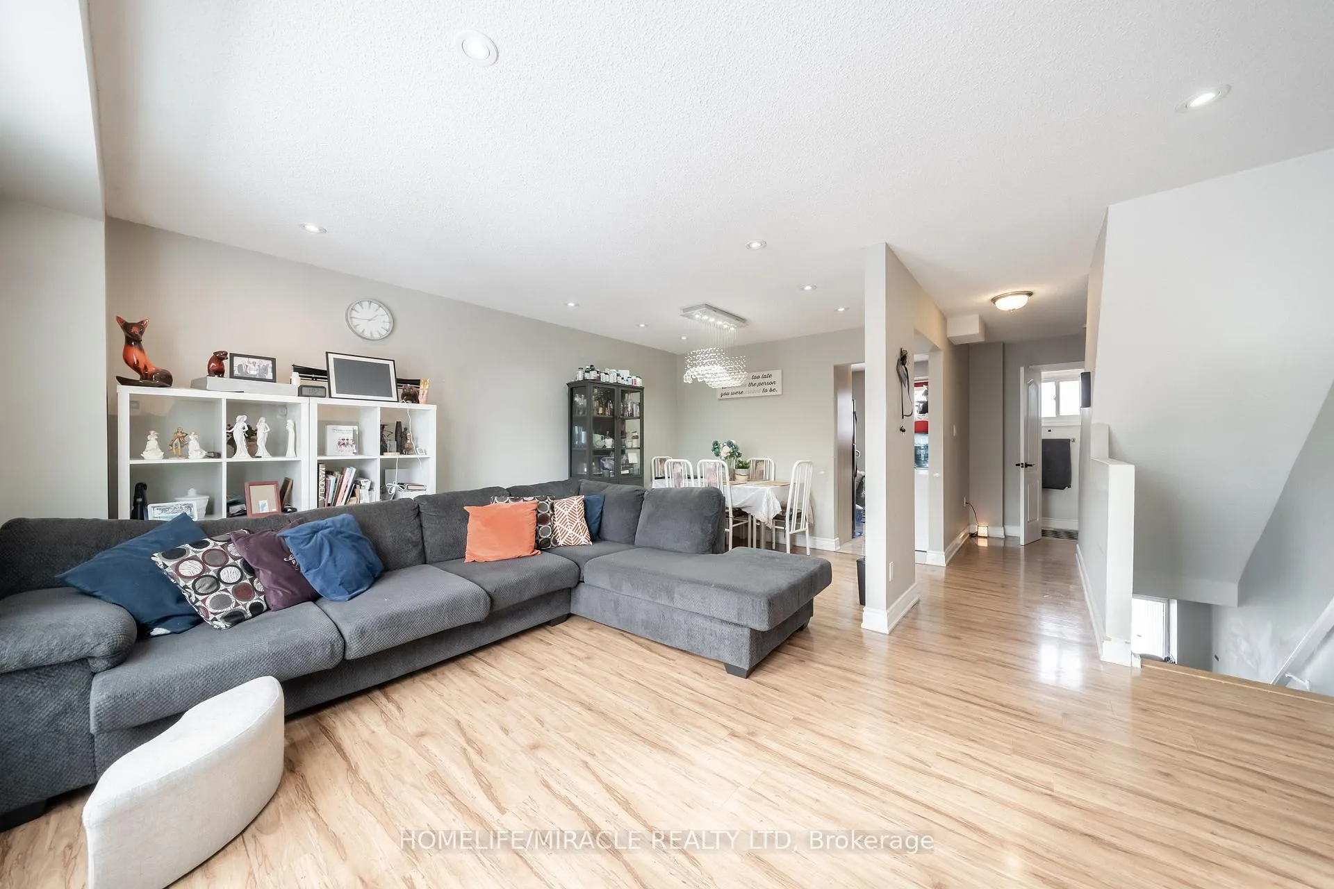 Photo 5 of Unit 150, 150 Enderby Crescent, Brampton, Southgate — HOMEH