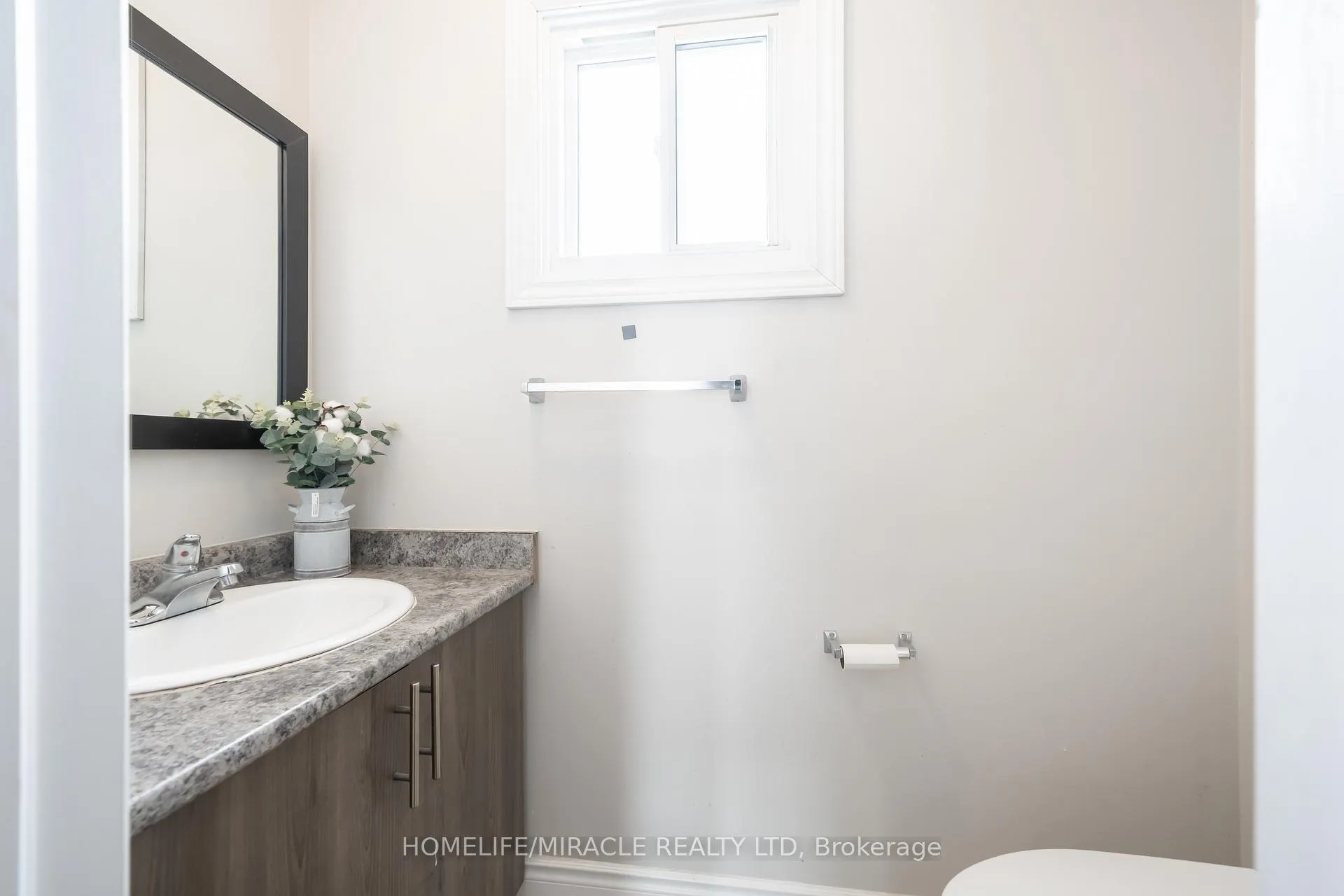 Photo 7 of Unit 150, 150 Enderby Crescent, Brampton, Southgate — HOMEH