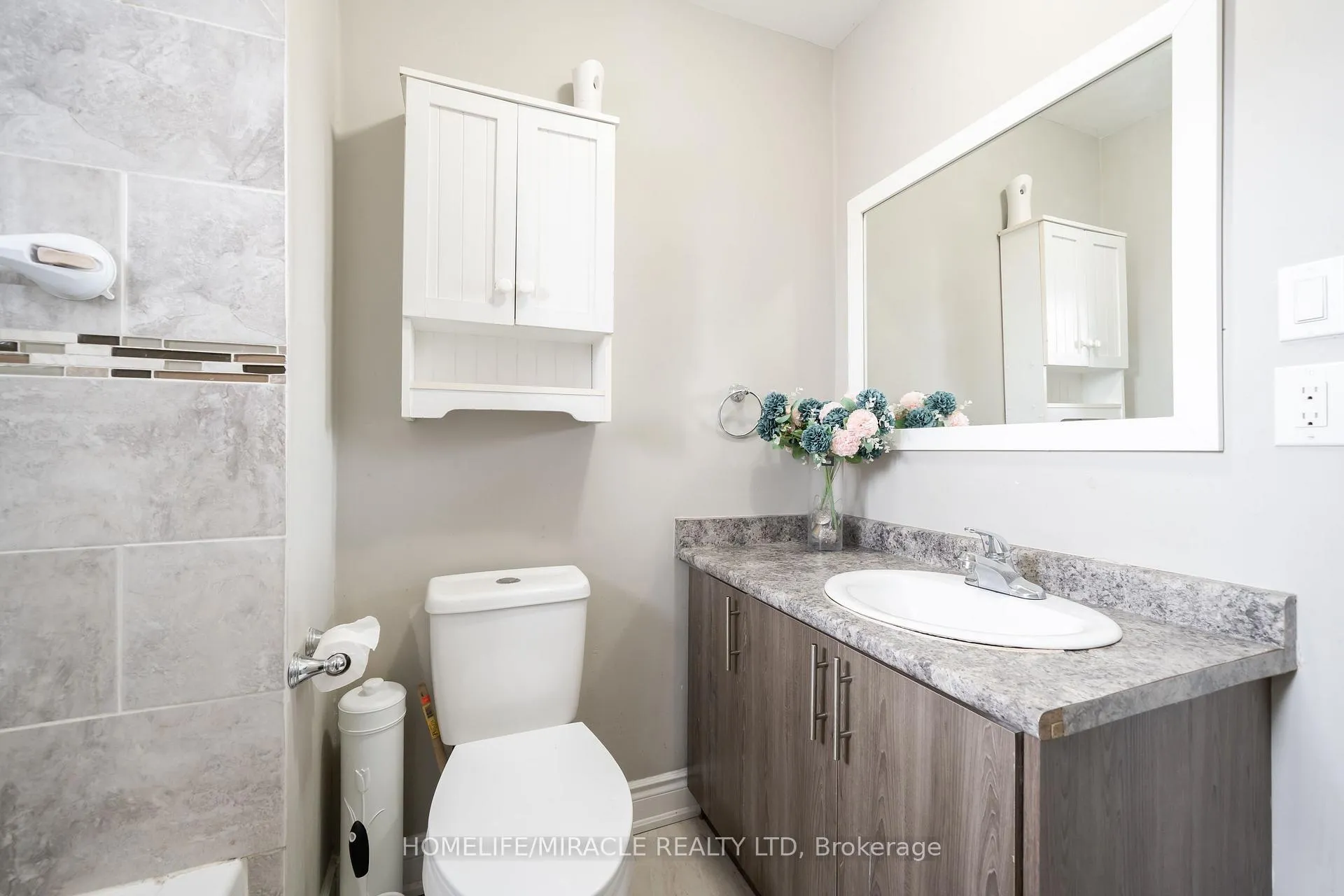 Photo 9 of Unit 150, 150 Enderby Crescent, Brampton, Southgate — HOMEH