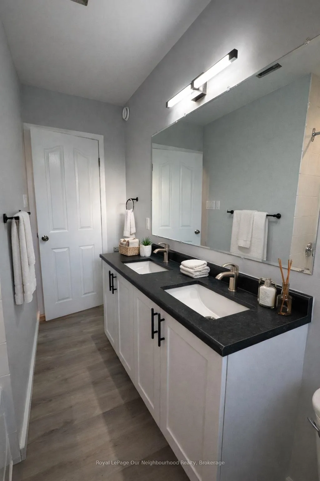 Photo 13 of Unit 1, 1382 Leighton Road N, Peterborough, Northcrest Ward 5 — HOMEH