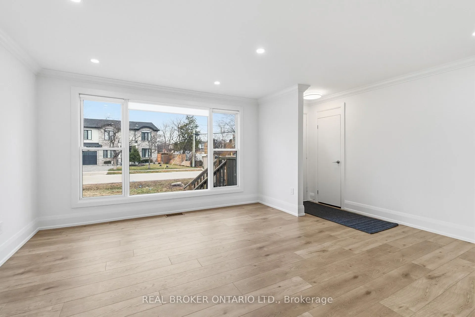 Photo 2 of 1020 Kent Avenue, Oakville, College Park — HOMEH