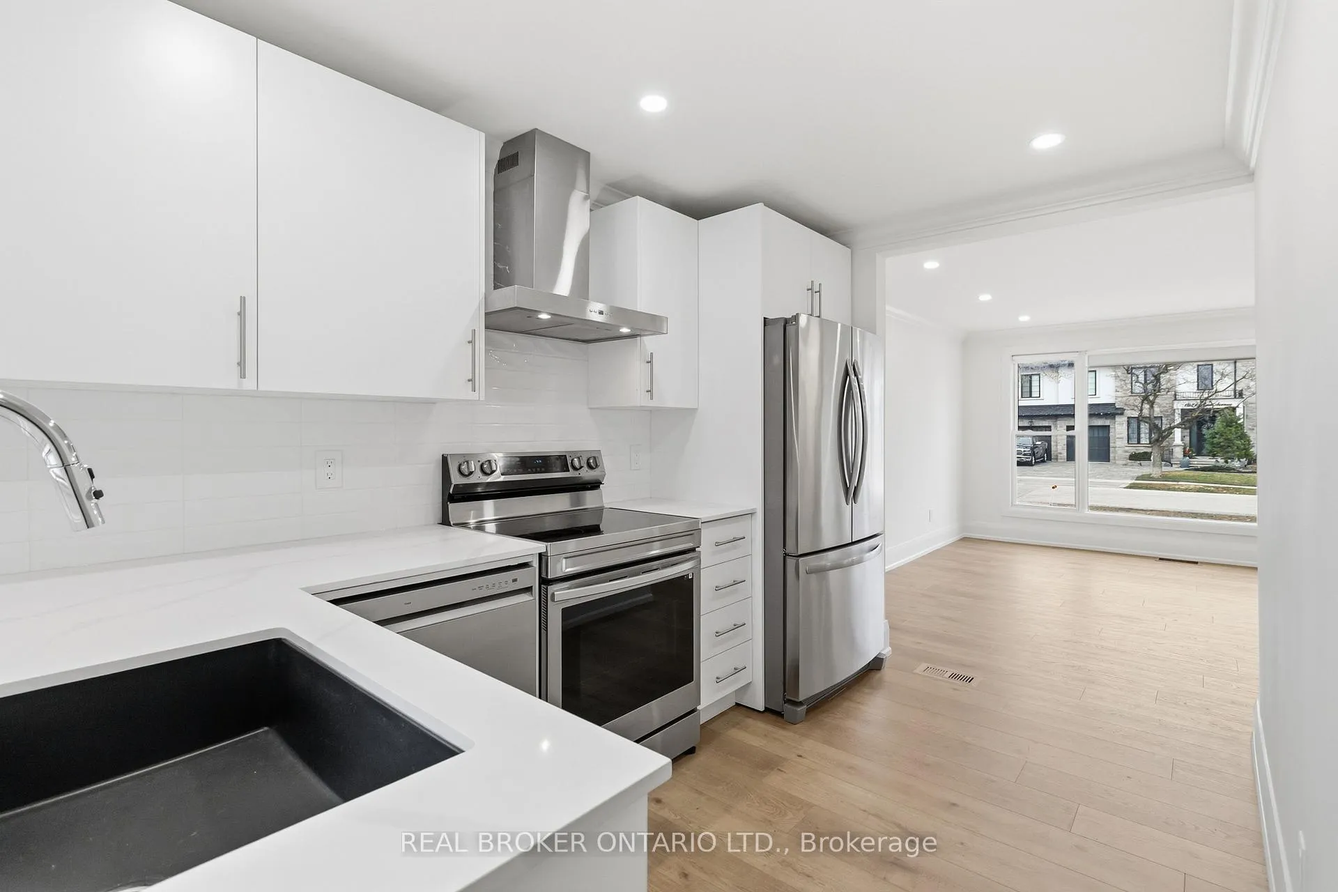 Photo 4 of 1020 Kent Avenue, Oakville, College Park — HOMEH