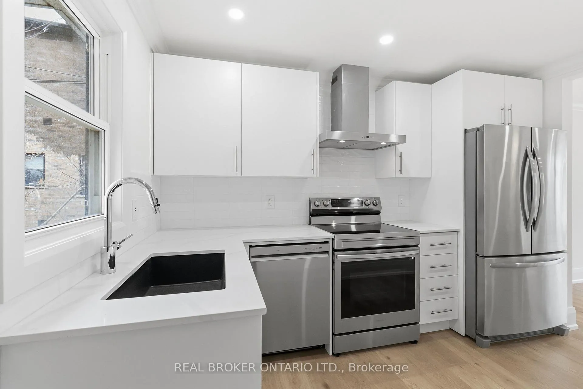 Photo 6 of 1020 Kent Avenue, Oakville, College Park — HOMEH