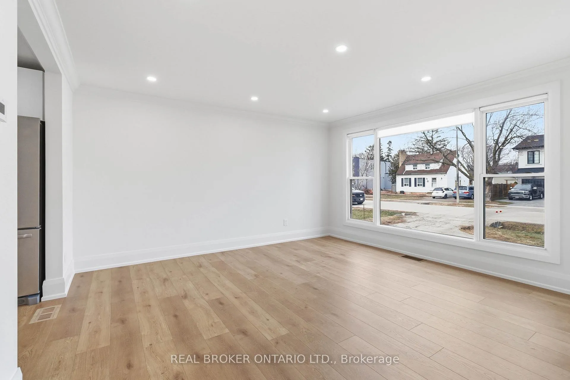 Photo 7 of 1020 Kent Avenue, Oakville, College Park — HOMEH