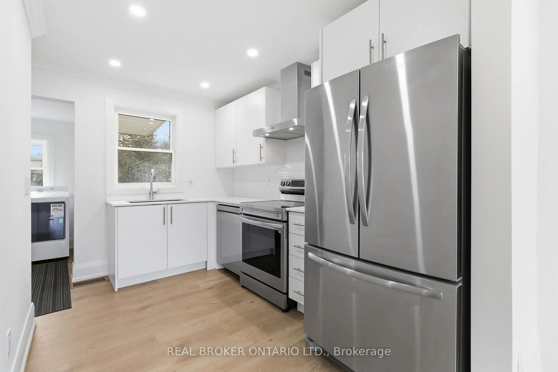 Photo 8 of 1020 Kent Avenue, Oakville, College Park — HOMEH
