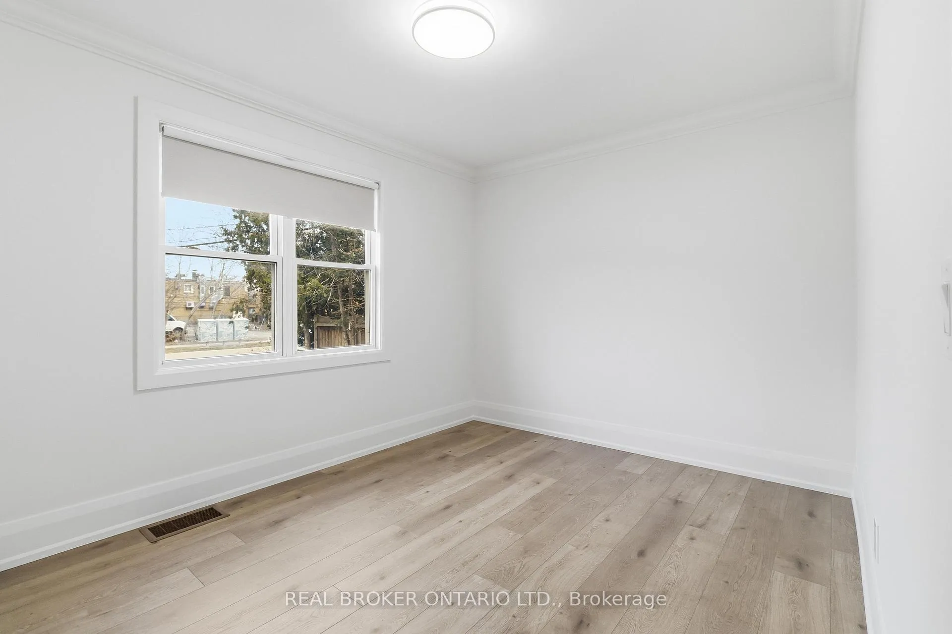Photo 13 of 1020 Kent Avenue, Oakville, College Park — HOMEH