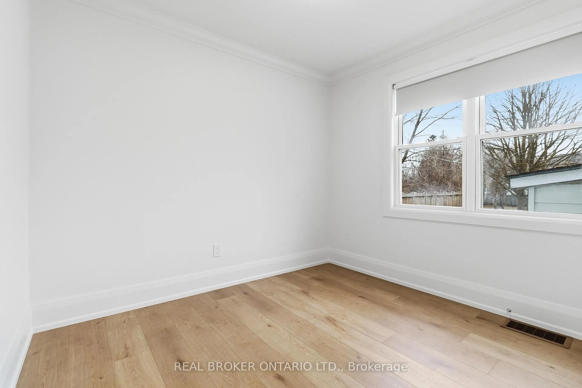 Photo 14 of 1020 Kent Avenue, Oakville, College Park — HOMEH
