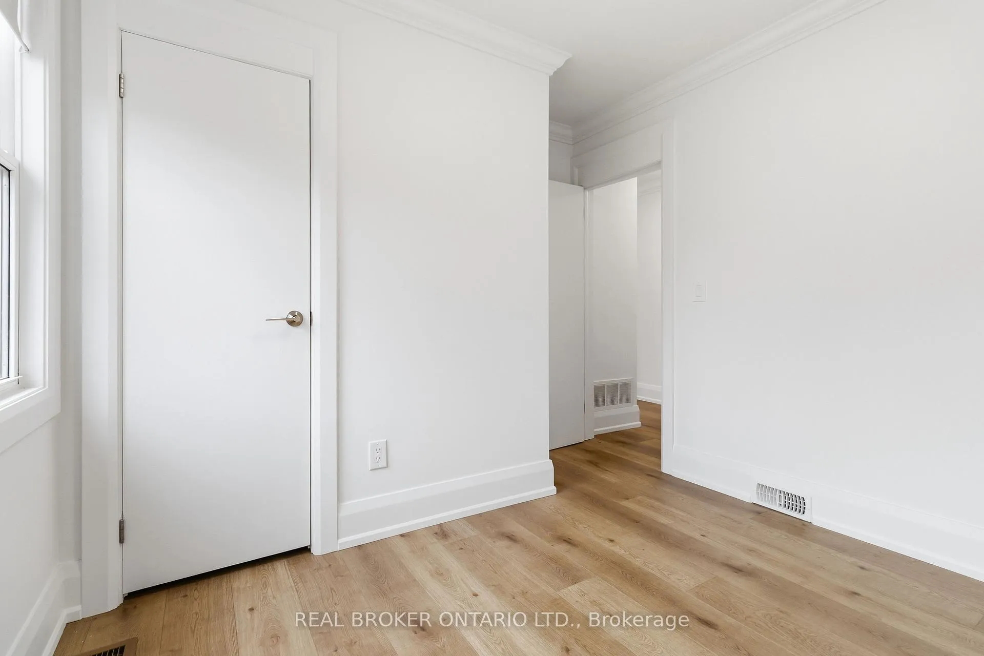 Photo 18 of 1020 Kent Avenue, Oakville, College Park — HOMEH