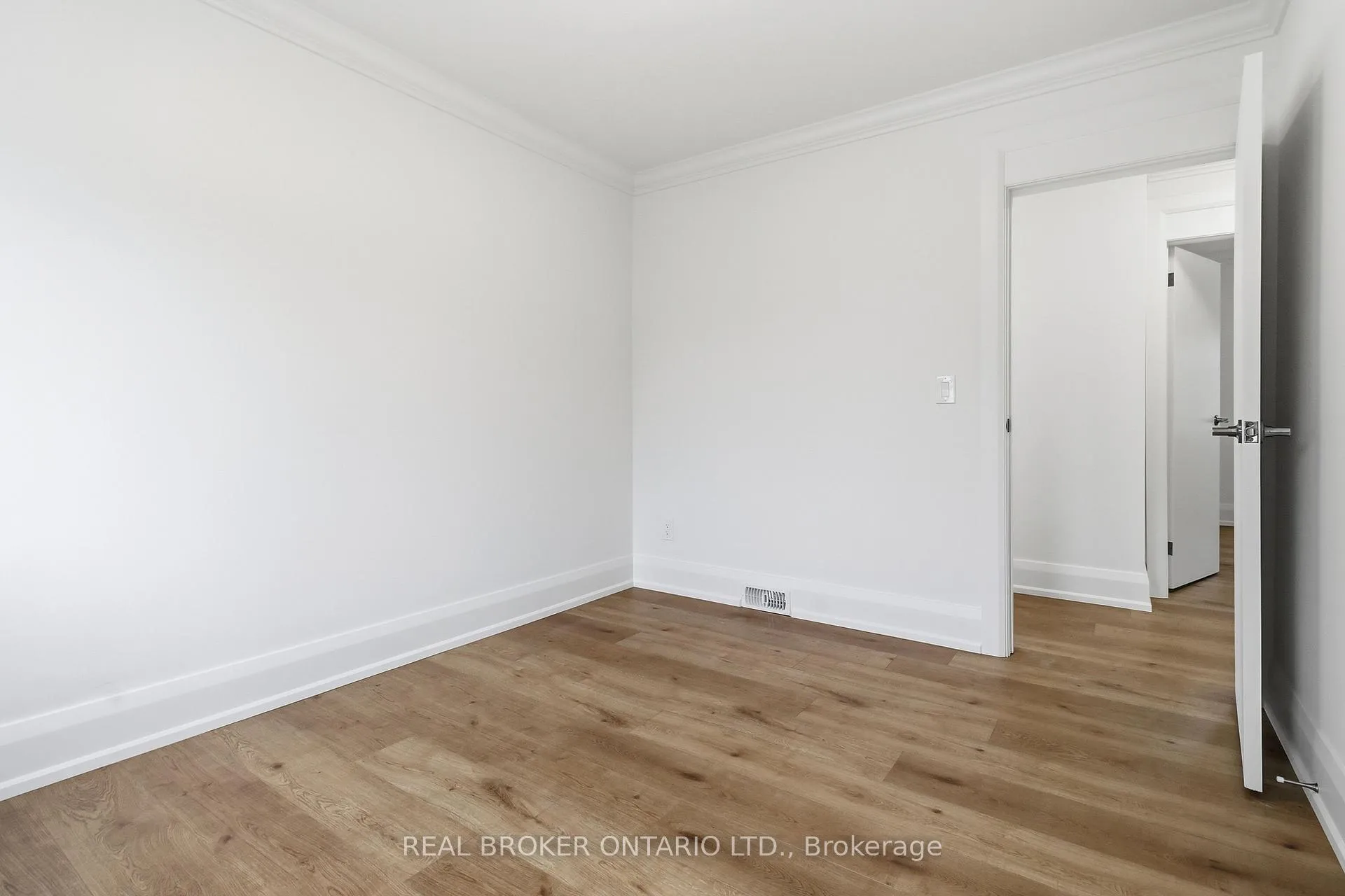 Photo 23 of 1020 Kent Avenue, Oakville, College Park — HOMEH