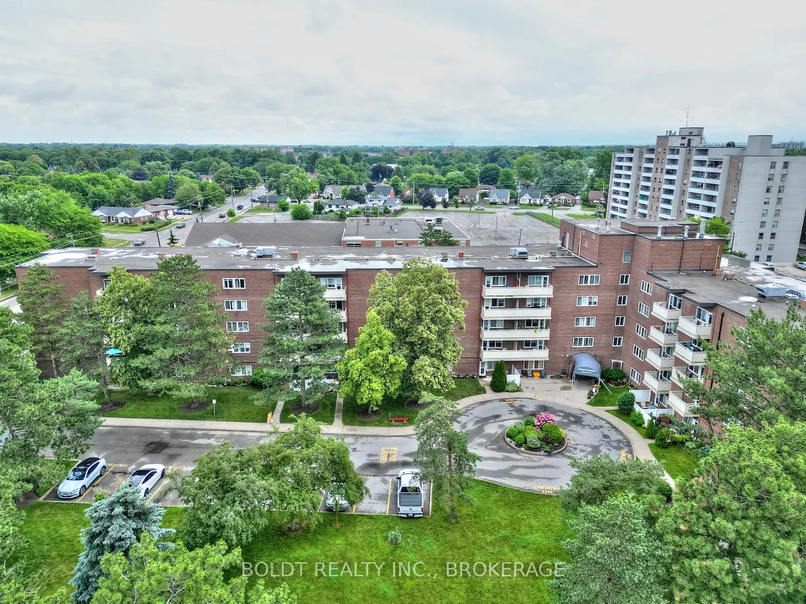 Photo 2 of Unit 219, 198 Scott Street, St. Catharines, Fairview — HOMEH