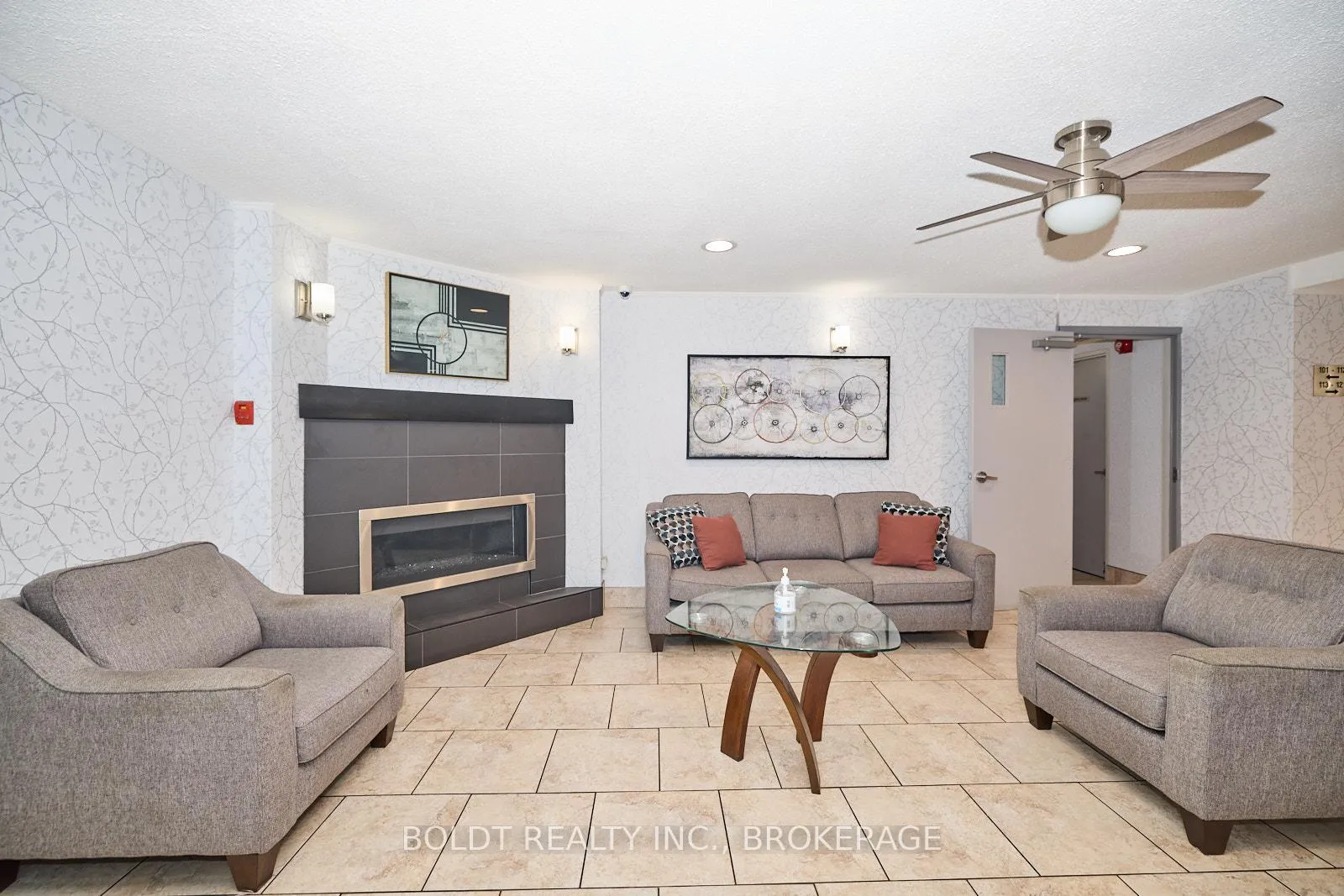 Photo 4 of Unit 219, 198 Scott Street, St. Catharines, Fairview — HOMEH