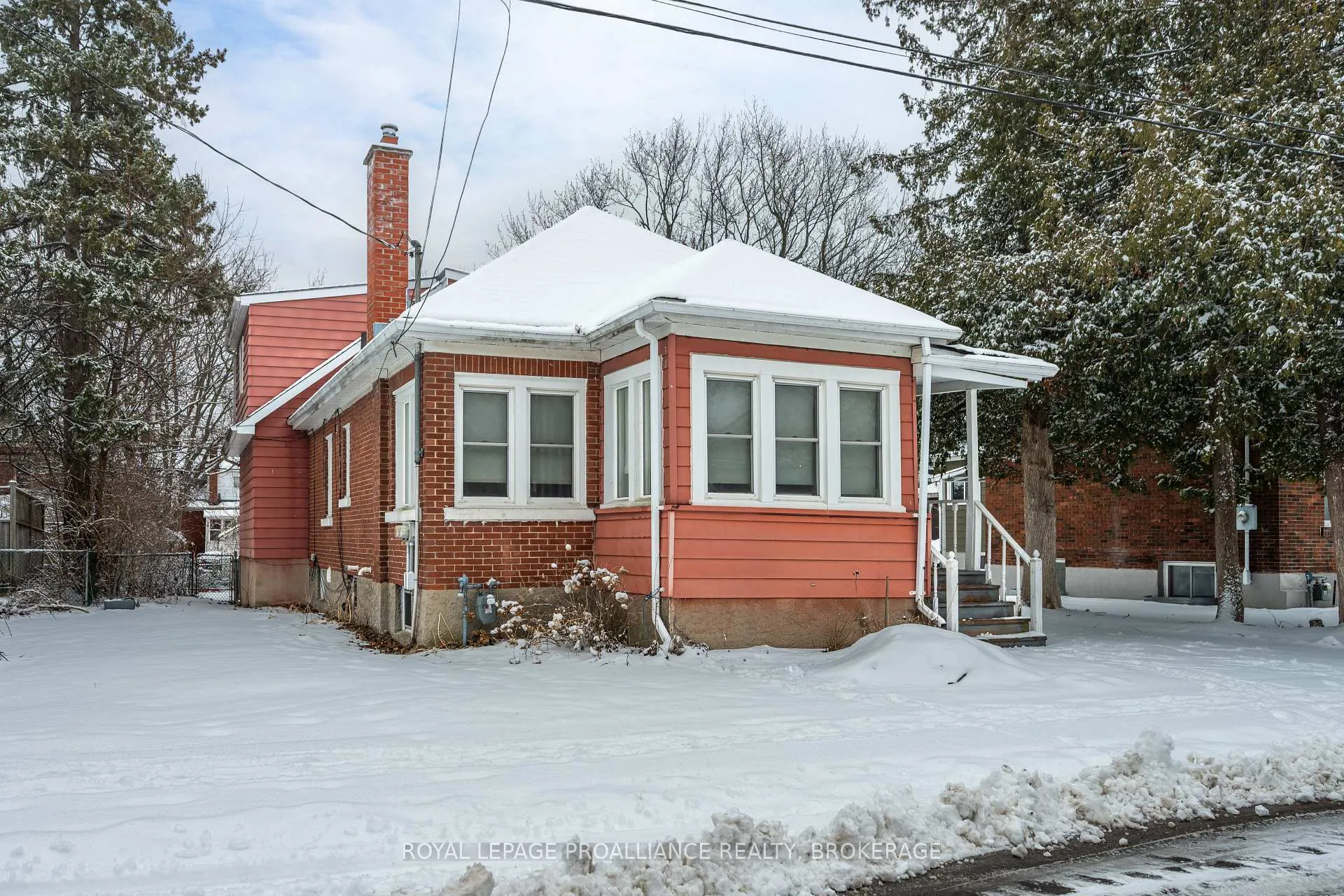 Photo 3 of 31 Toronto Street, Kingston, Central City East — HOMEH