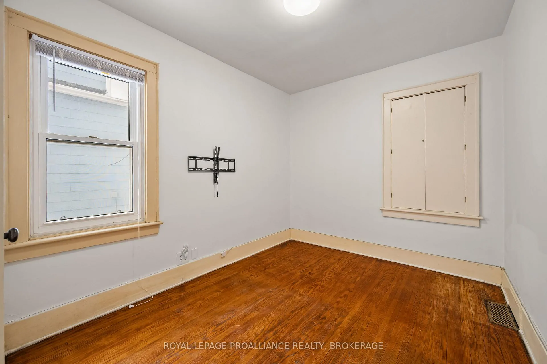 Photo 13 of 31 Toronto Street, Kingston, Central City East — HOMEH