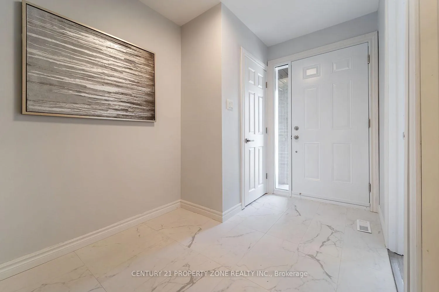 Photo 3 of 39 Sylvia Street, Barrie, Grove East — HOMEH
