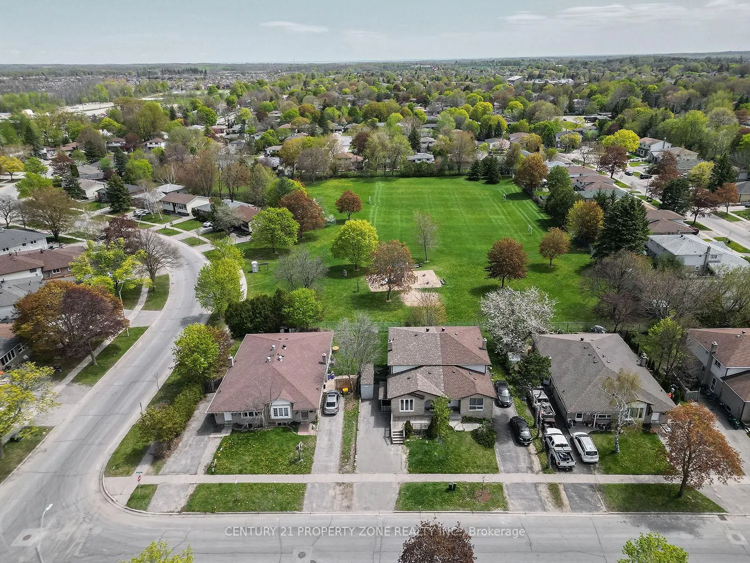 Photo 4 of 39 Sylvia Street, Barrie, Grove East — HOMEH