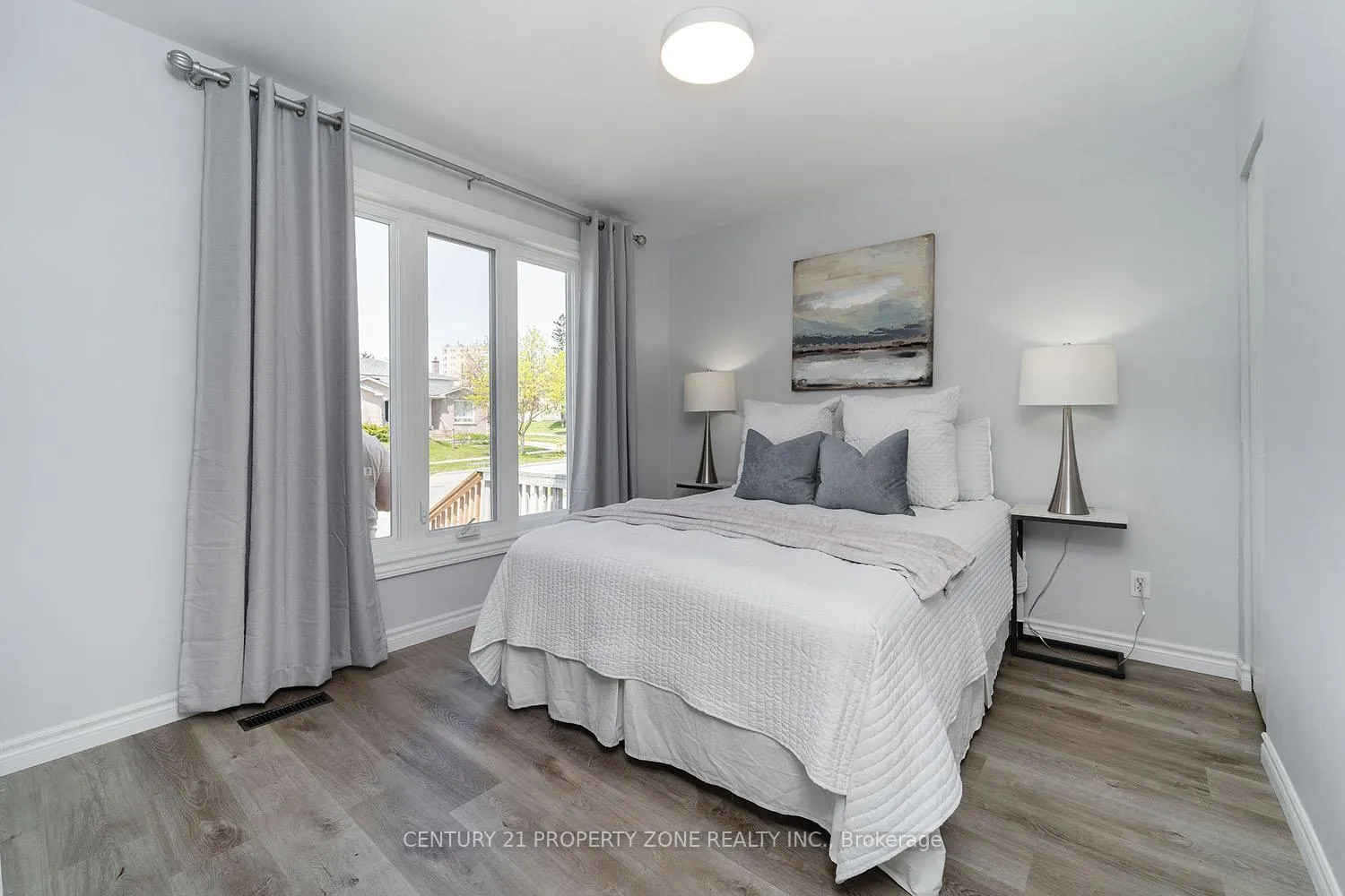 Photo 5 of 39 Sylvia Street, Barrie, Grove East — HOMEH