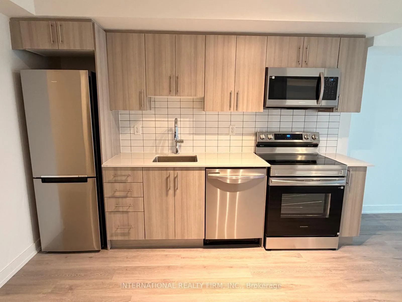 Photo 2 of Unit 907, 1010 Sandy Beach Road, Pickering, Bay Ridges — HOMEH
