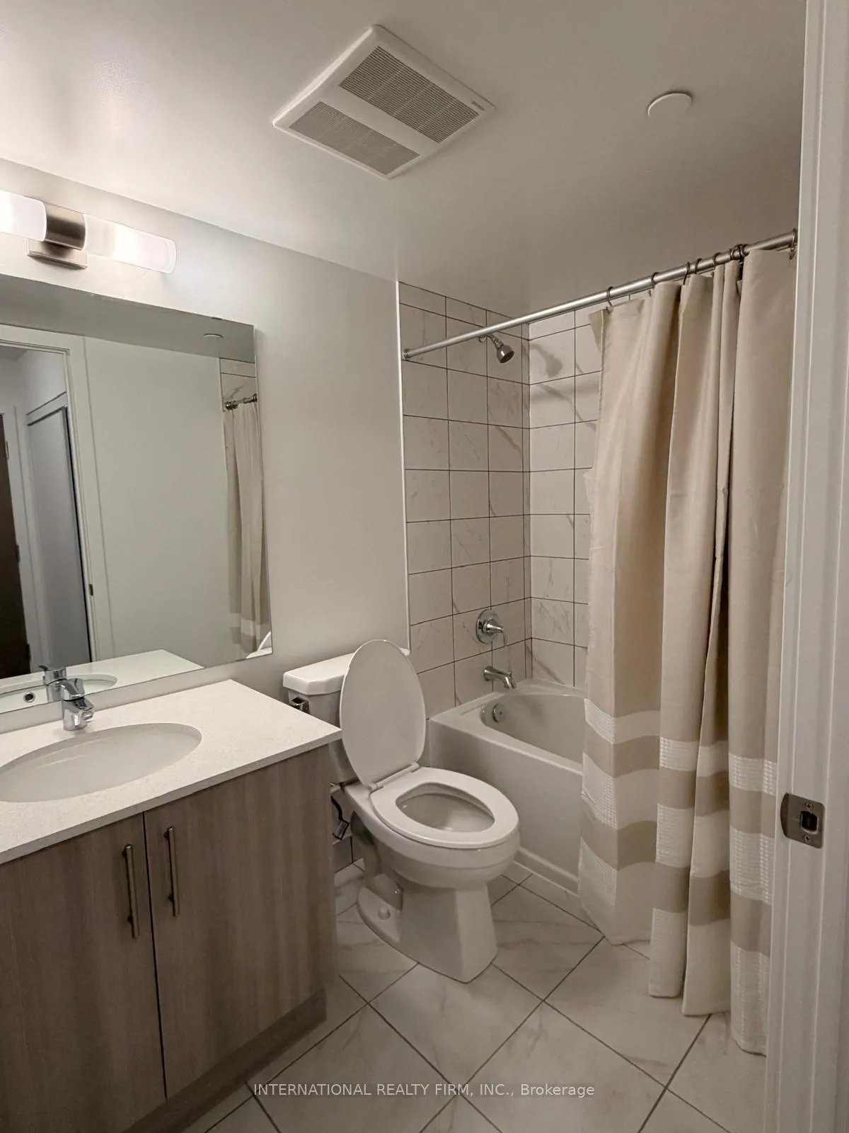 Photo 3 of Unit 907, 1010 Sandy Beach Road, Pickering, Bay Ridges — HOMEH