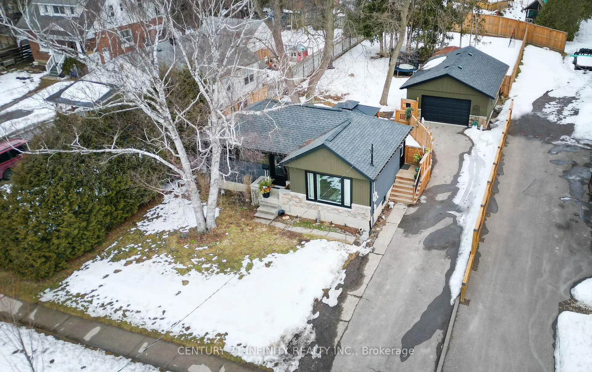 Front of 373 Grandview Street S
