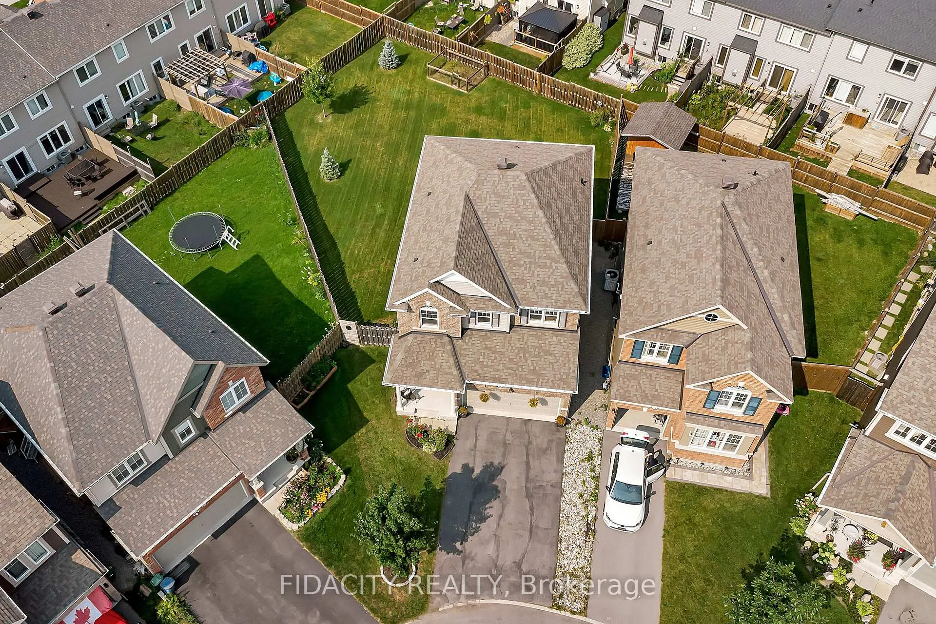 Photo 2 of 16 Sweetbay Circle, Ottawa, Stittsville (North) — HOMEH
