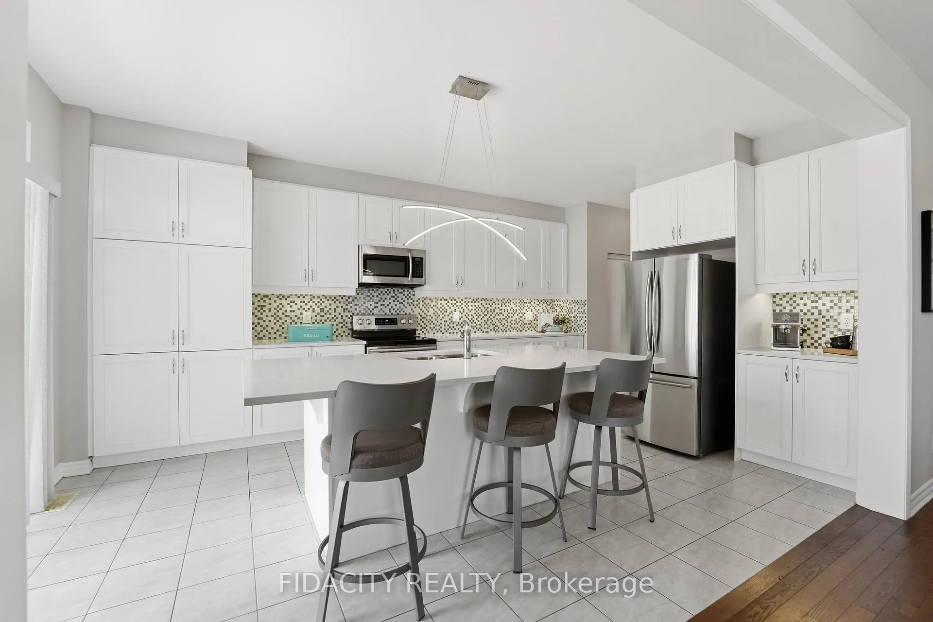 Photo 12 of 16 Sweetbay Circle, Ottawa, Stittsville (North) — HOMEH