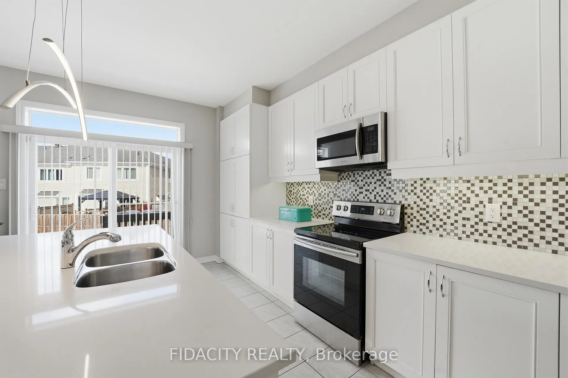 Photo 14 of 16 Sweetbay Circle, Ottawa, Stittsville (North) — HOMEH