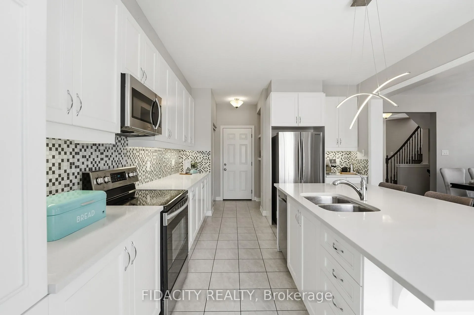 Photo 17 of 16 Sweetbay Circle, Ottawa, Stittsville (North) — HOMEH