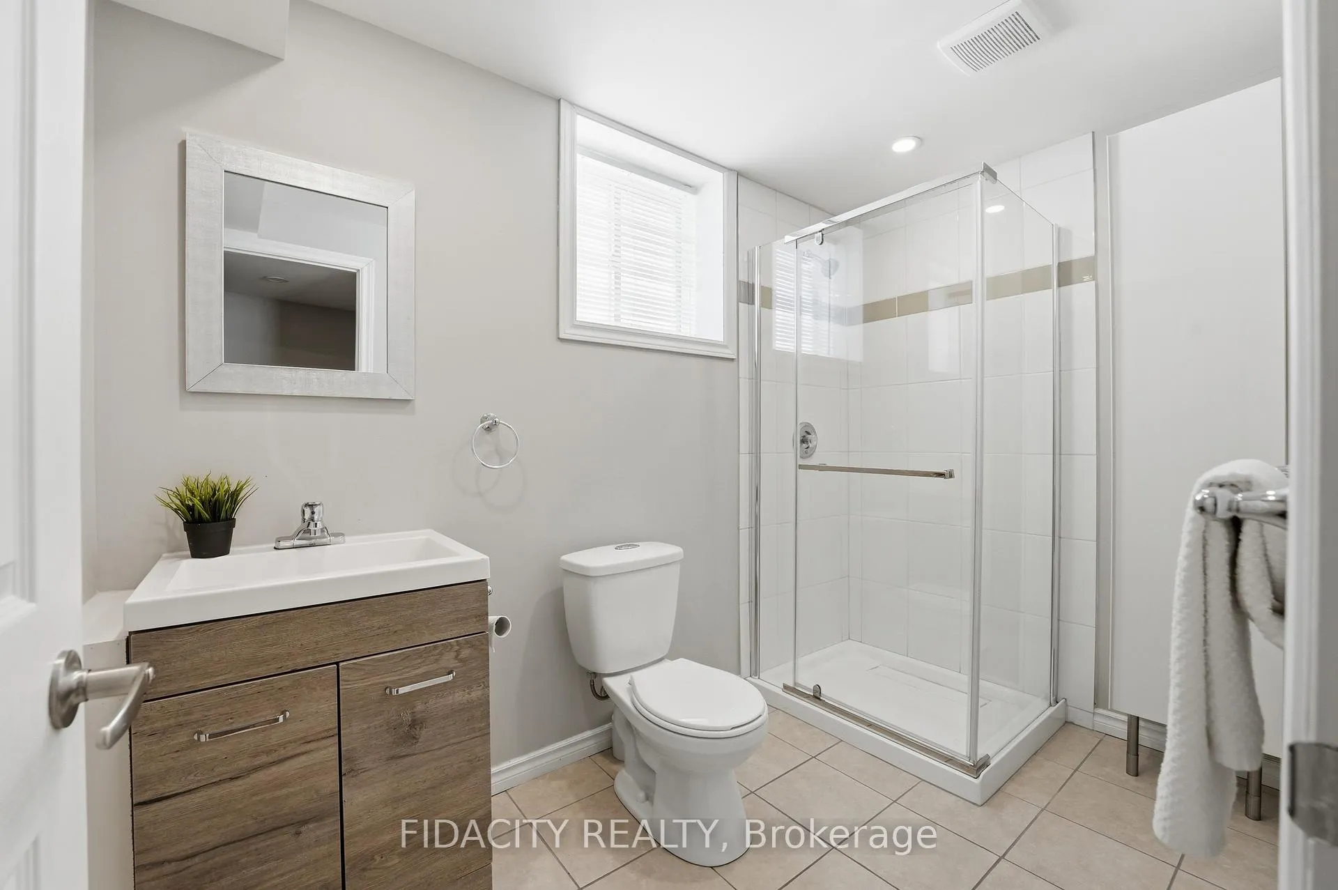 Photo 36 of 16 Sweetbay Circle, Ottawa, Stittsville (North) — HOMEH