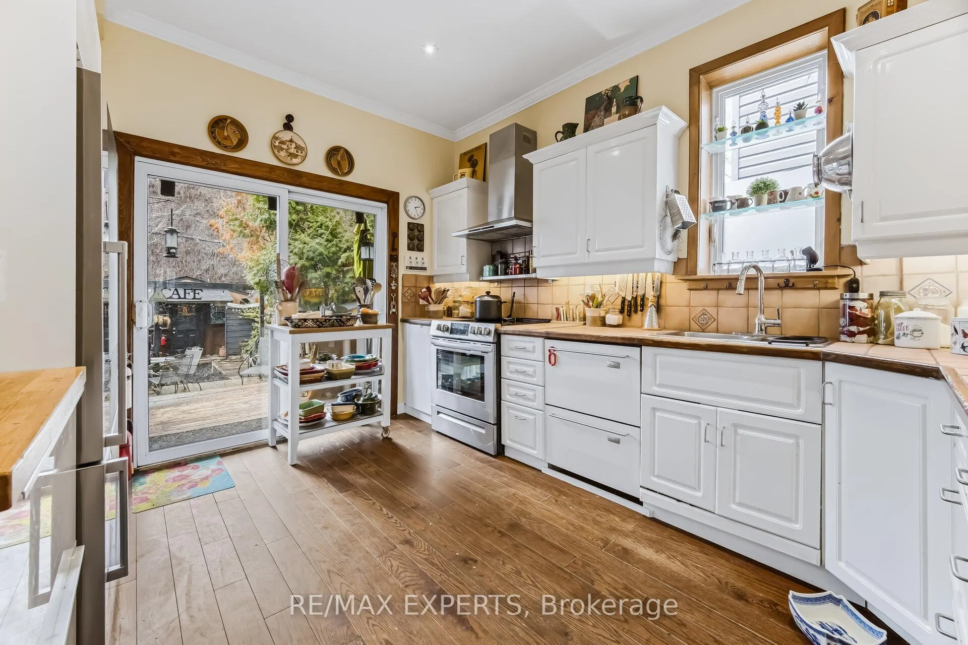Photo 10 of 34 Grant Street, Toronto, South Riverdale — HOMEH