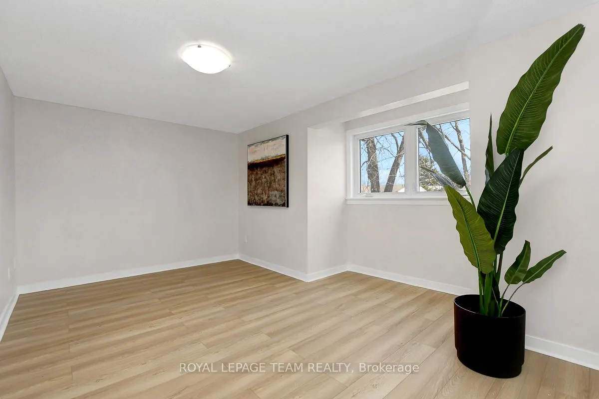 Photo 17 of 27 Winchester Drive, Ottawa, Kanata - Glencairn/Hazeldean — HOMEH