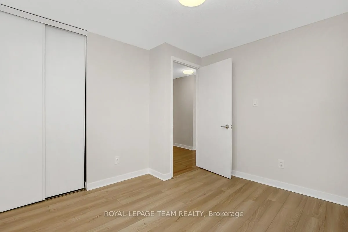 Photo 20 of 27 Winchester Drive, Ottawa, Kanata - Glencairn/Hazeldean — HOMEH