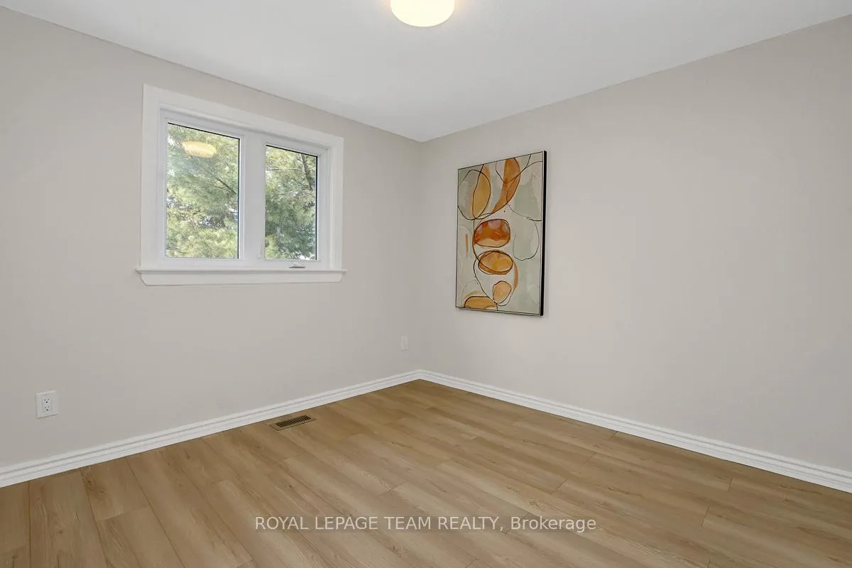 Photo 21 of 27 Winchester Drive, Ottawa, Kanata - Glencairn/Hazeldean — HOMEH