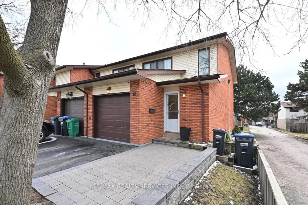 Photo 2 of 8 Collins Crescent, Brampton, Brampton North — HOMEH