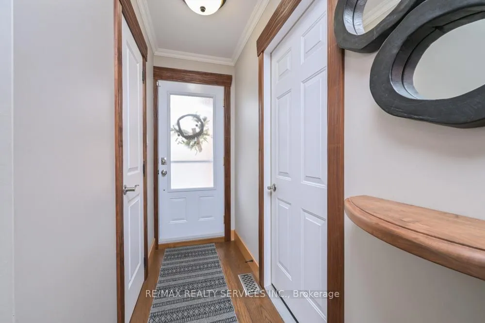 Photo 4 of 8 Collins Crescent, Brampton, Brampton North — HOMEH