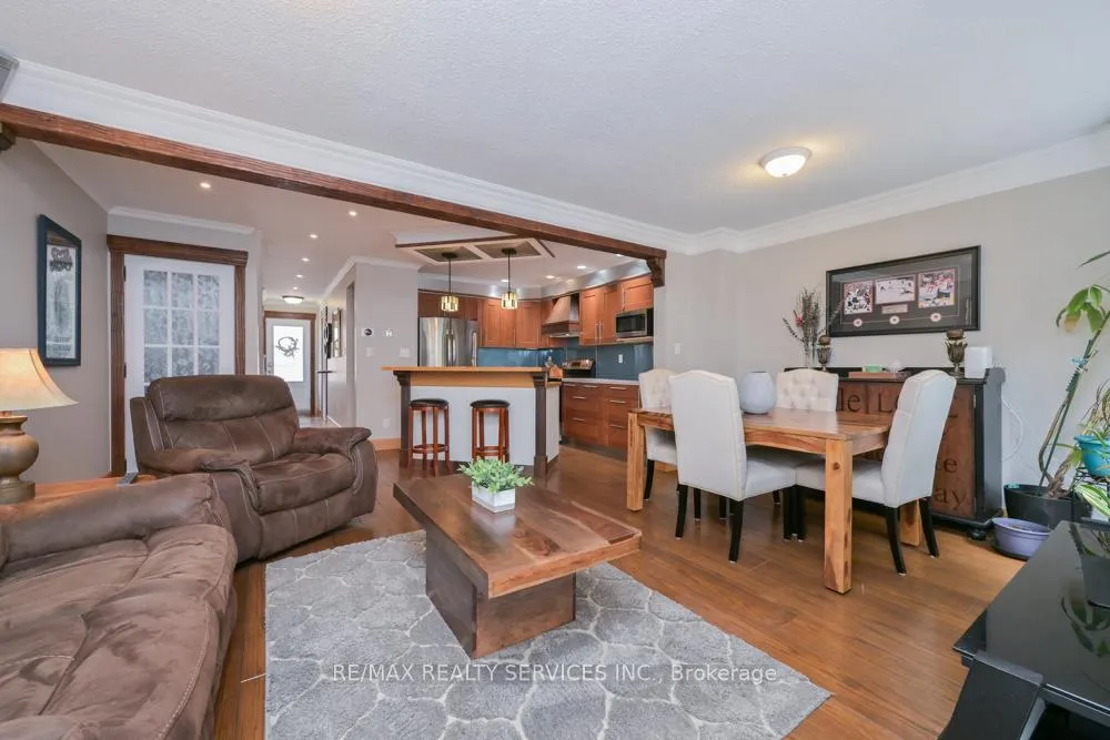 Photo 13 of 8 Collins Crescent, Brampton, Brampton North — HOMEH