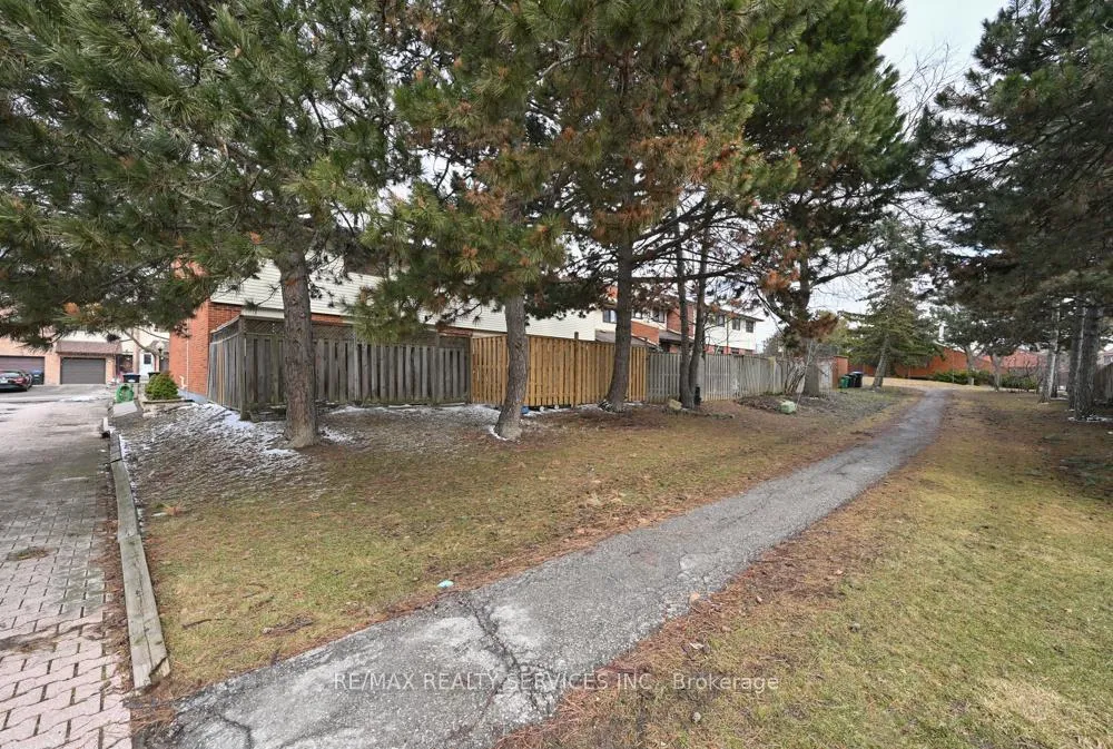 Photo 30 of 8 Collins Crescent, Brampton, Brampton North — HOMEH