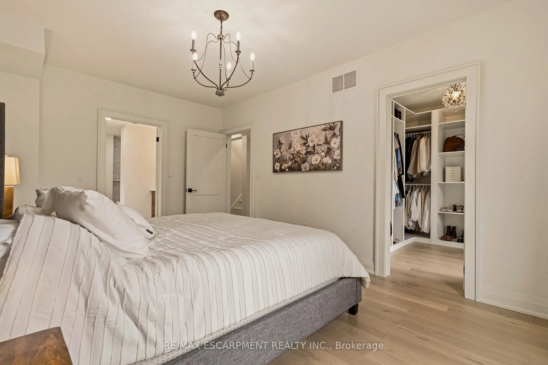 Photo 26 of 30 Matilda Street N, Hamilton, Dundas — HOMEH