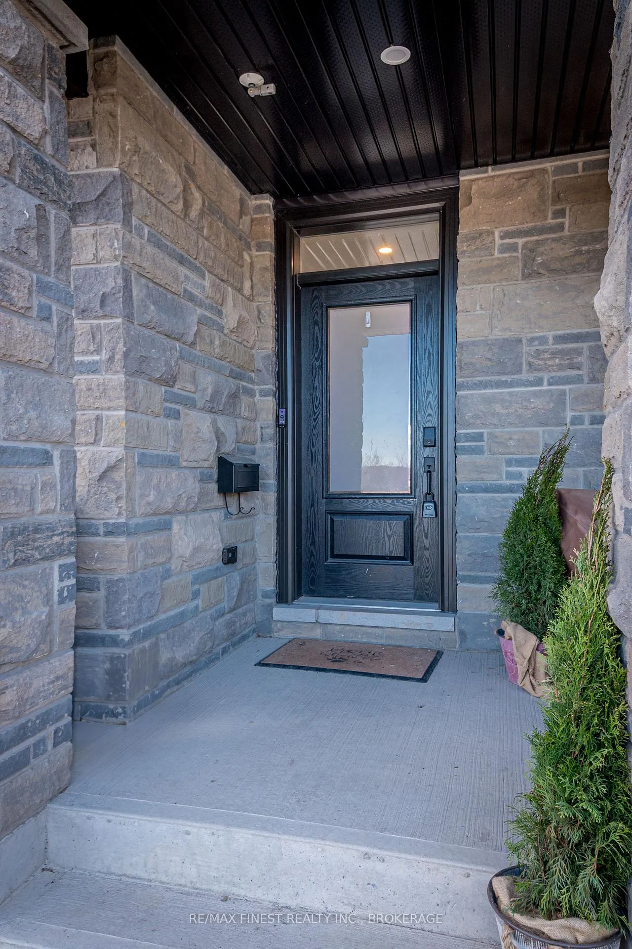 Photo 2 of 1235 Waterside Way, Kingston, Kingston East (Incl Barret Crt) — HOMEH