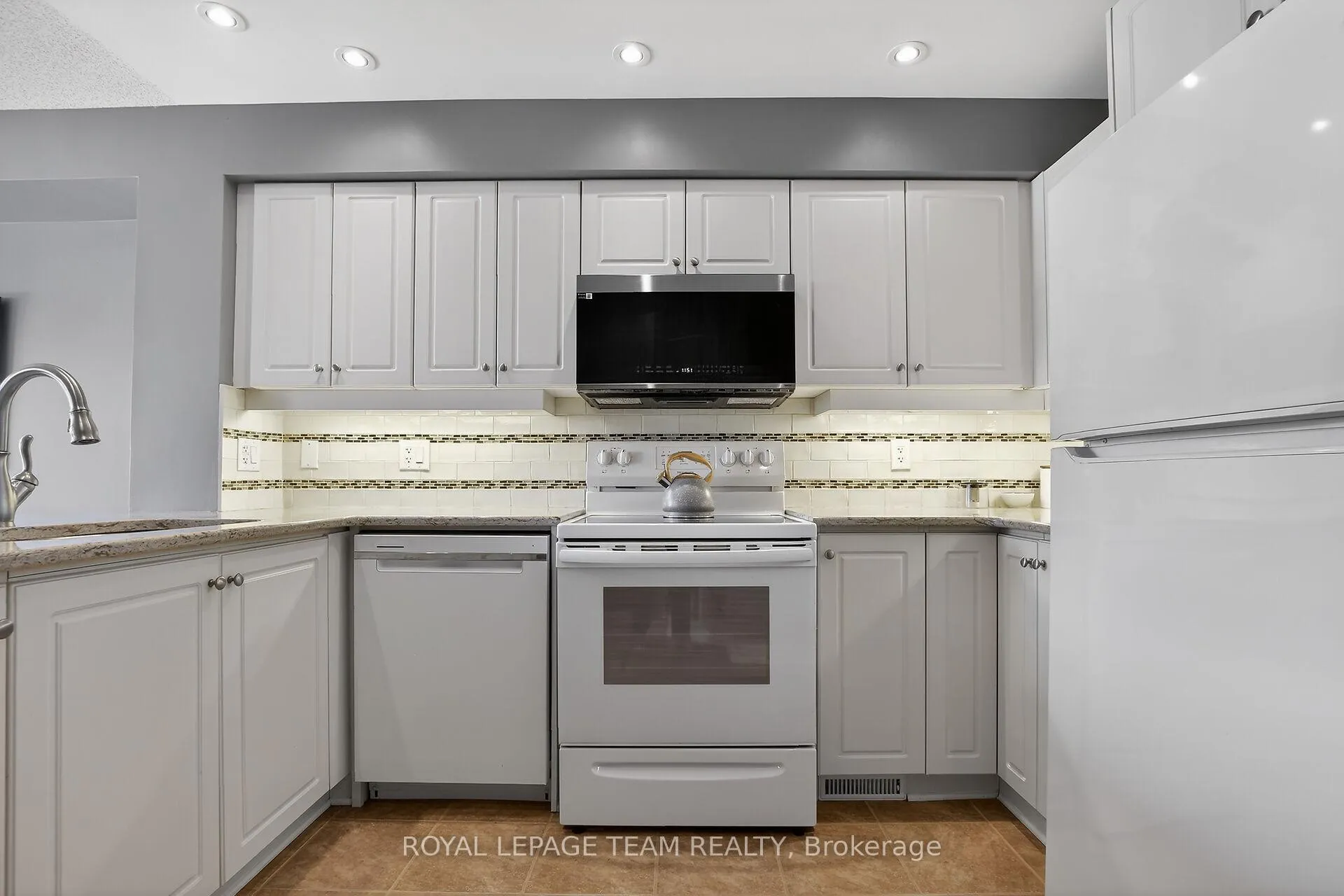 Photo 7 of 114 Tandalee Crescent, Ottawa, Kanata - Emerald Meadows/Trailwest — HOMEH