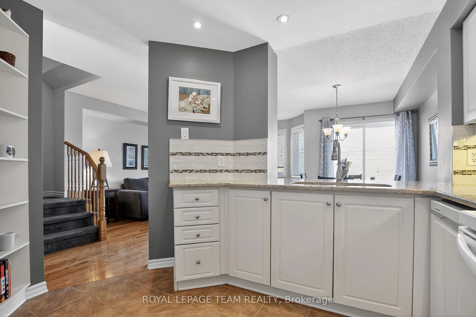 Photo 9 of 114 Tandalee Crescent, Ottawa, Kanata - Emerald Meadows/Trailwest — HOMEH