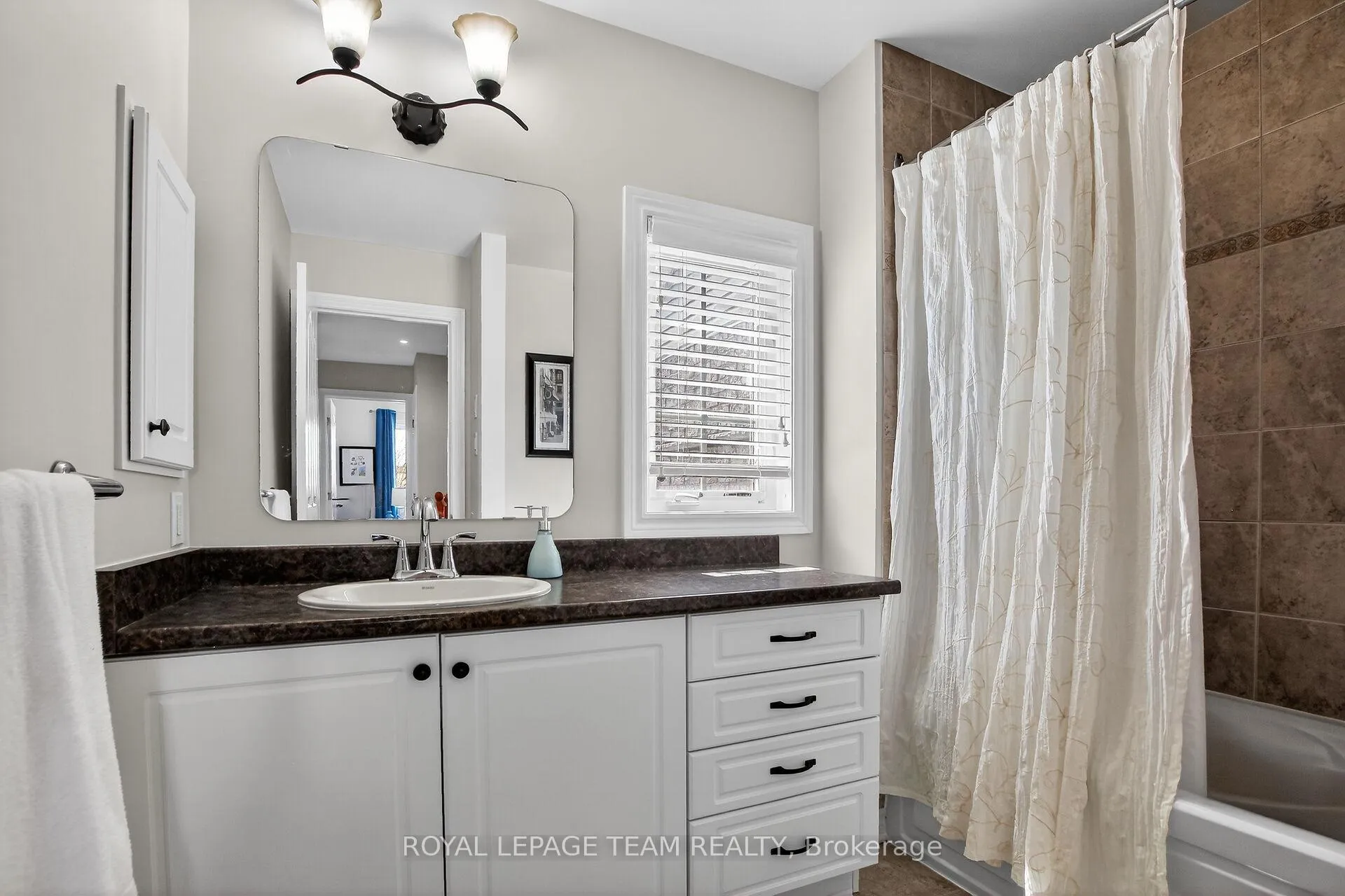 Photo 21 of 114 Tandalee Crescent, Ottawa, Kanata - Emerald Meadows/Trailwest — HOMEH