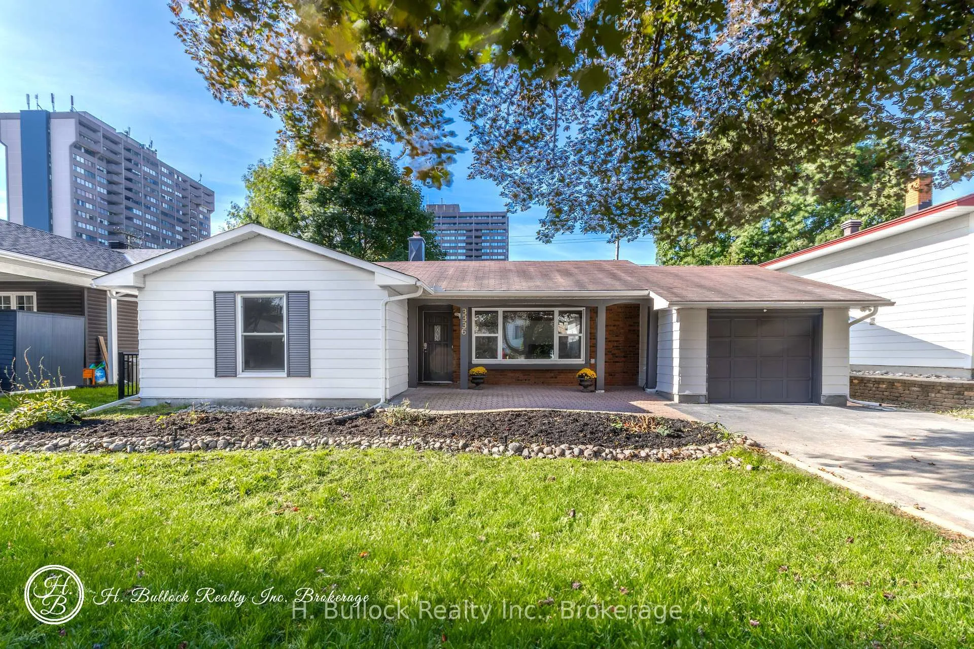 Front of 3336 Kodiak Street