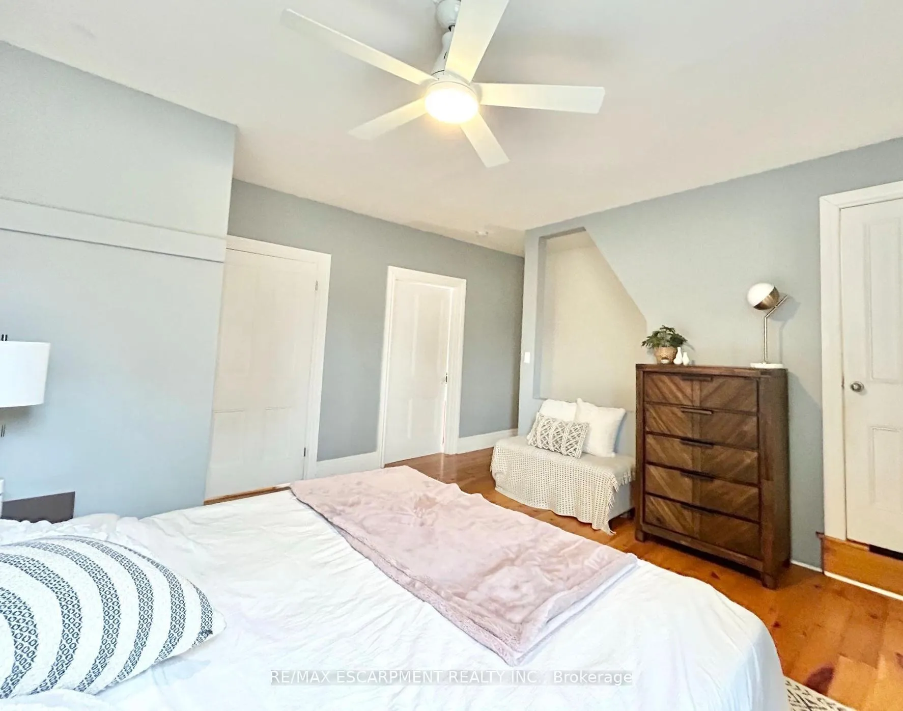 Photo 10 of 276 Hunter Street W, Hamilton, Kirkendall — HOMEH