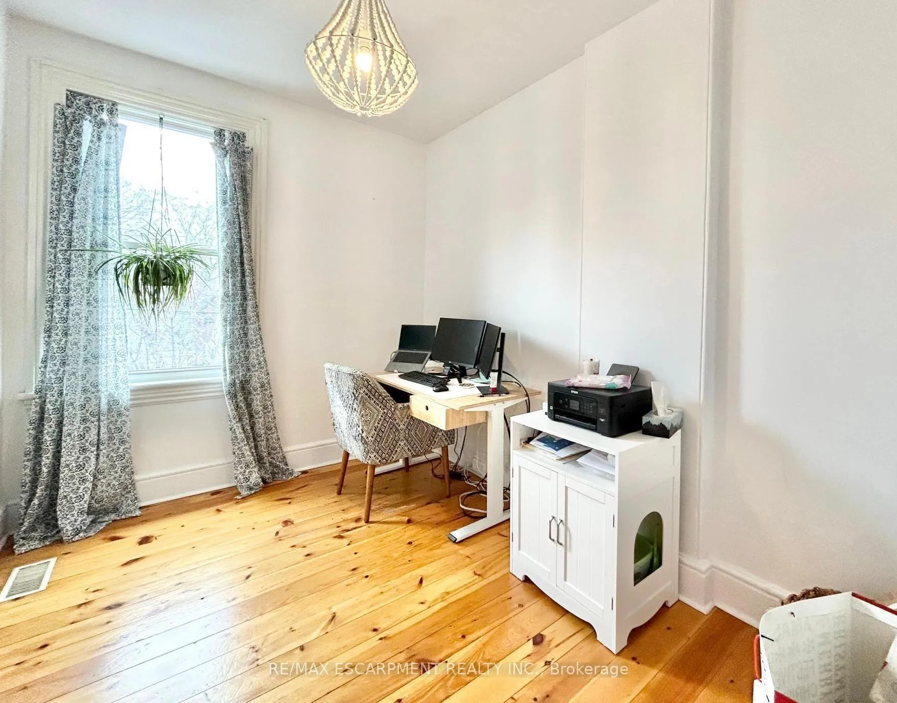 Photo 11 of 276 Hunter Street W, Hamilton, Kirkendall — HOMEH