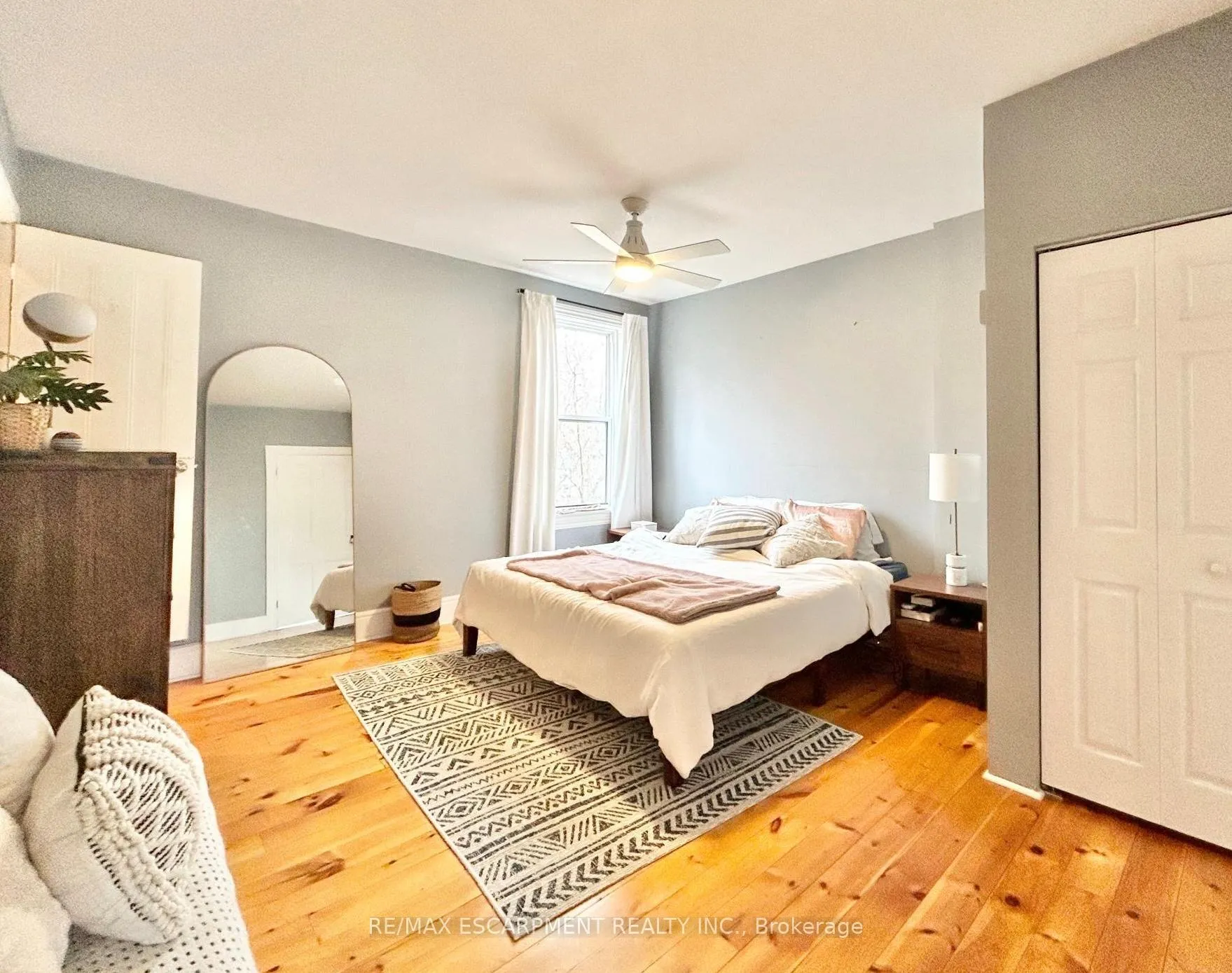 Photo 13 of 276 Hunter Street W, Hamilton, Kirkendall — HOMEH