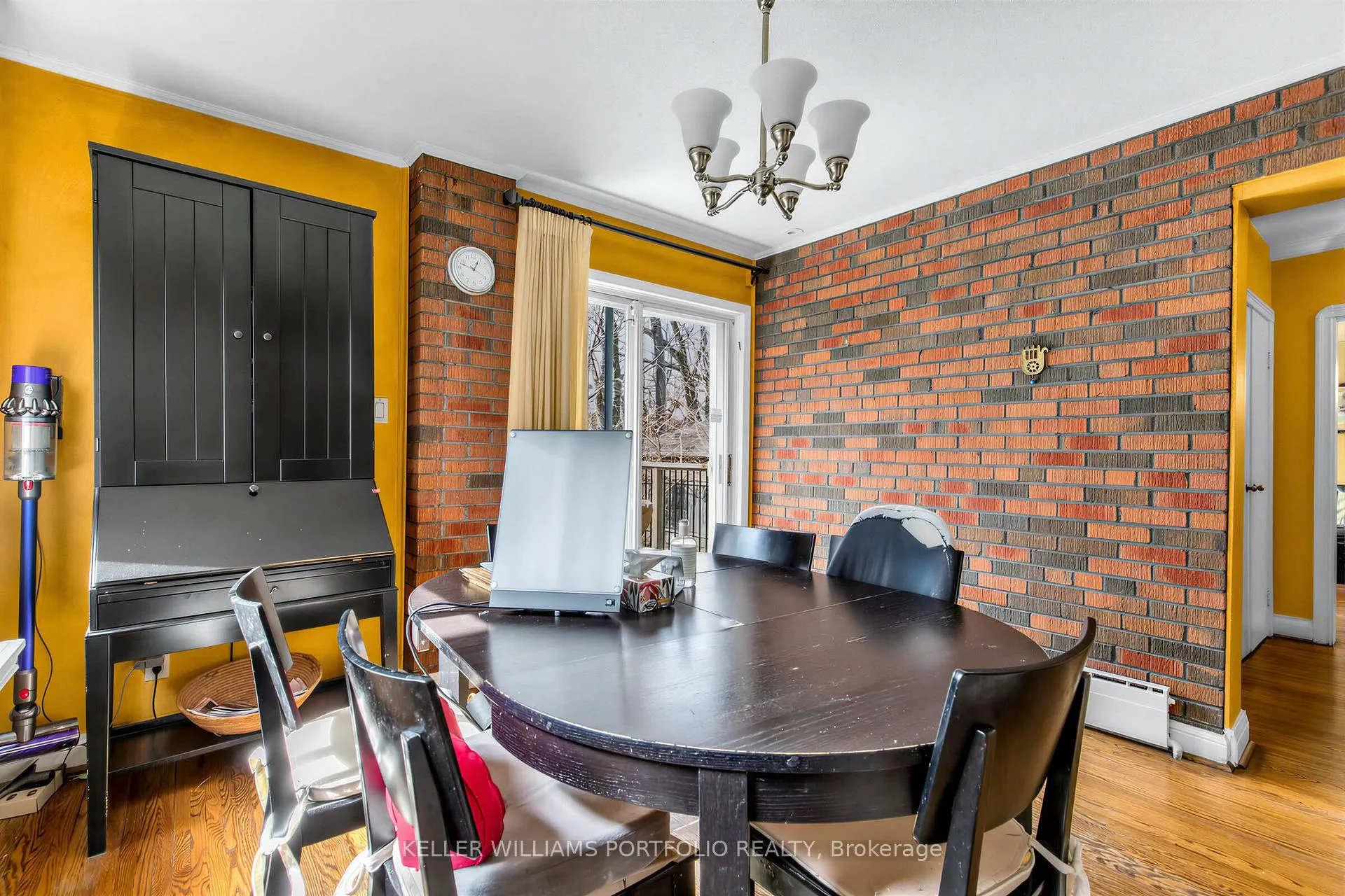 Photo 13 of 22 Glen Cedar Road, Toronto, Humewood-Cedarvale — HOMEH