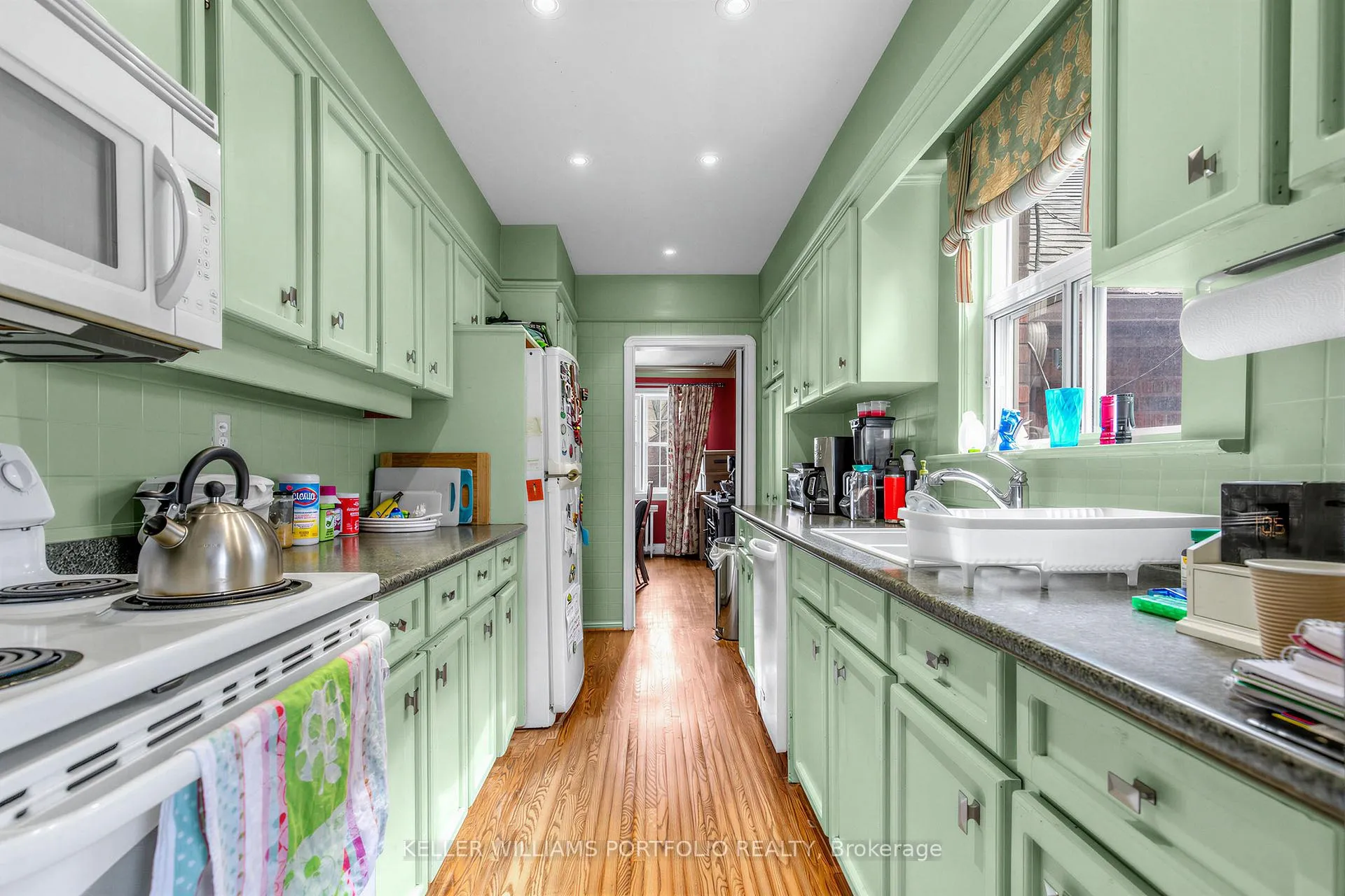 Photo 14 of 22 Glen Cedar Road, Toronto, Humewood-Cedarvale — HOMEH