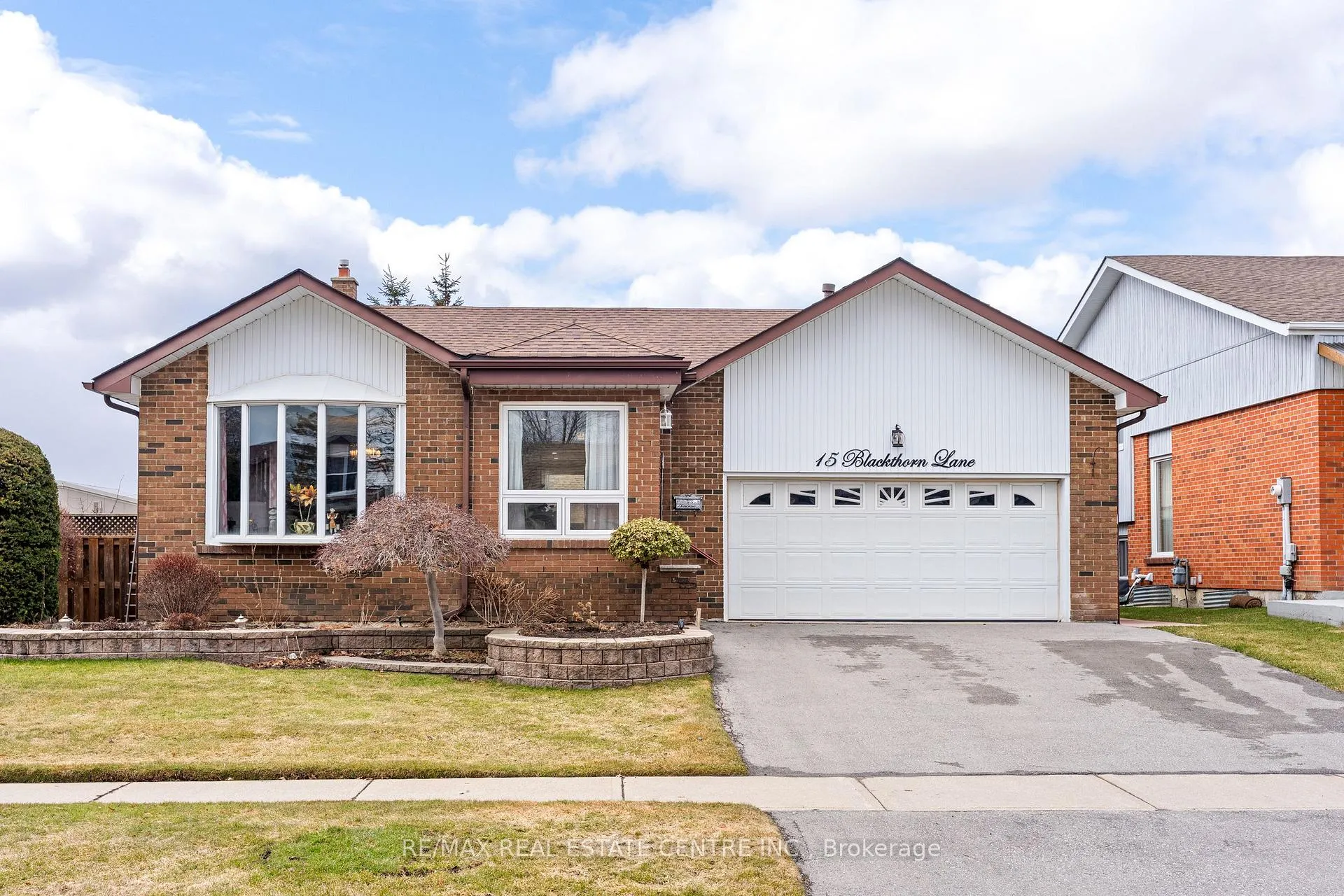 Photo 1 of 15 Blackthorn Lane, Brampton, Brampton North — HOMEH