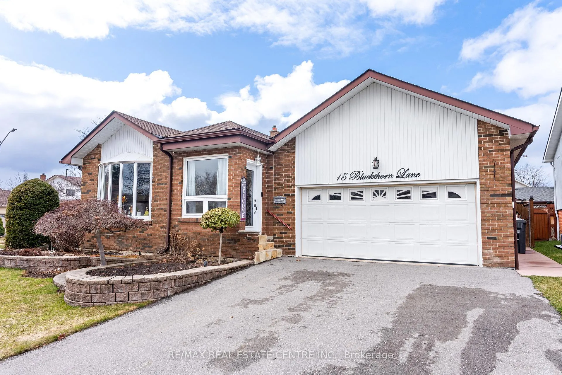 Photo 4 of 15 Blackthorn Lane, Brampton, Brampton North — HOMEH