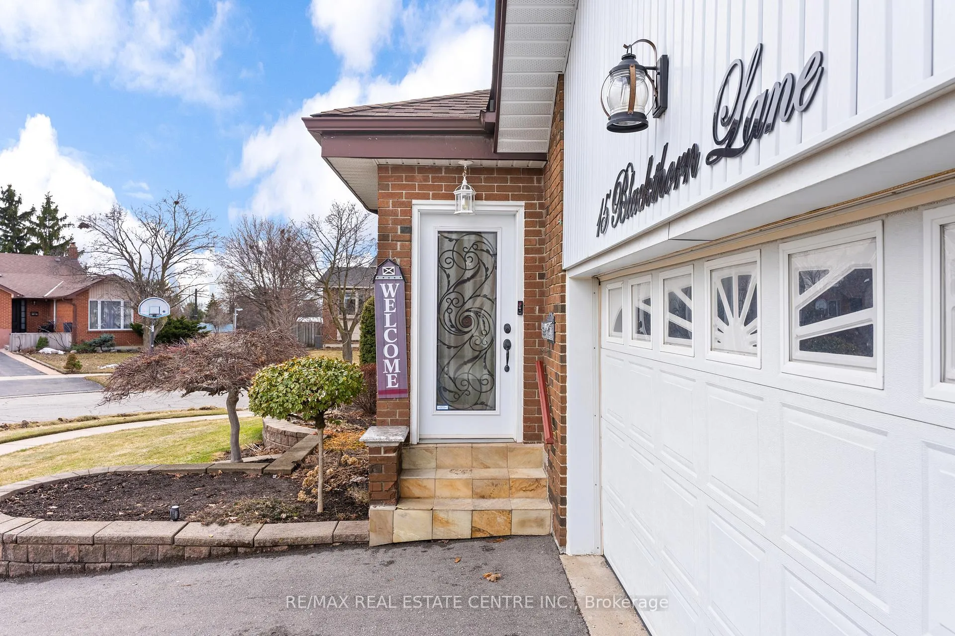 Photo 5 of 15 Blackthorn Lane, Brampton, Brampton North — HOMEH
